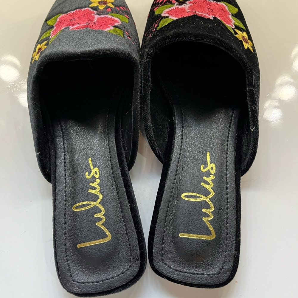 Lulus Black Velvet Embroidered floral, slip ons,loafers, slides, size 7 - Picture 4 of 7